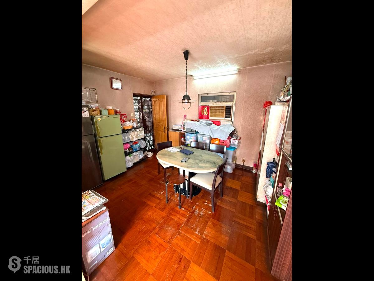 Mong Kok - Lisa House 01