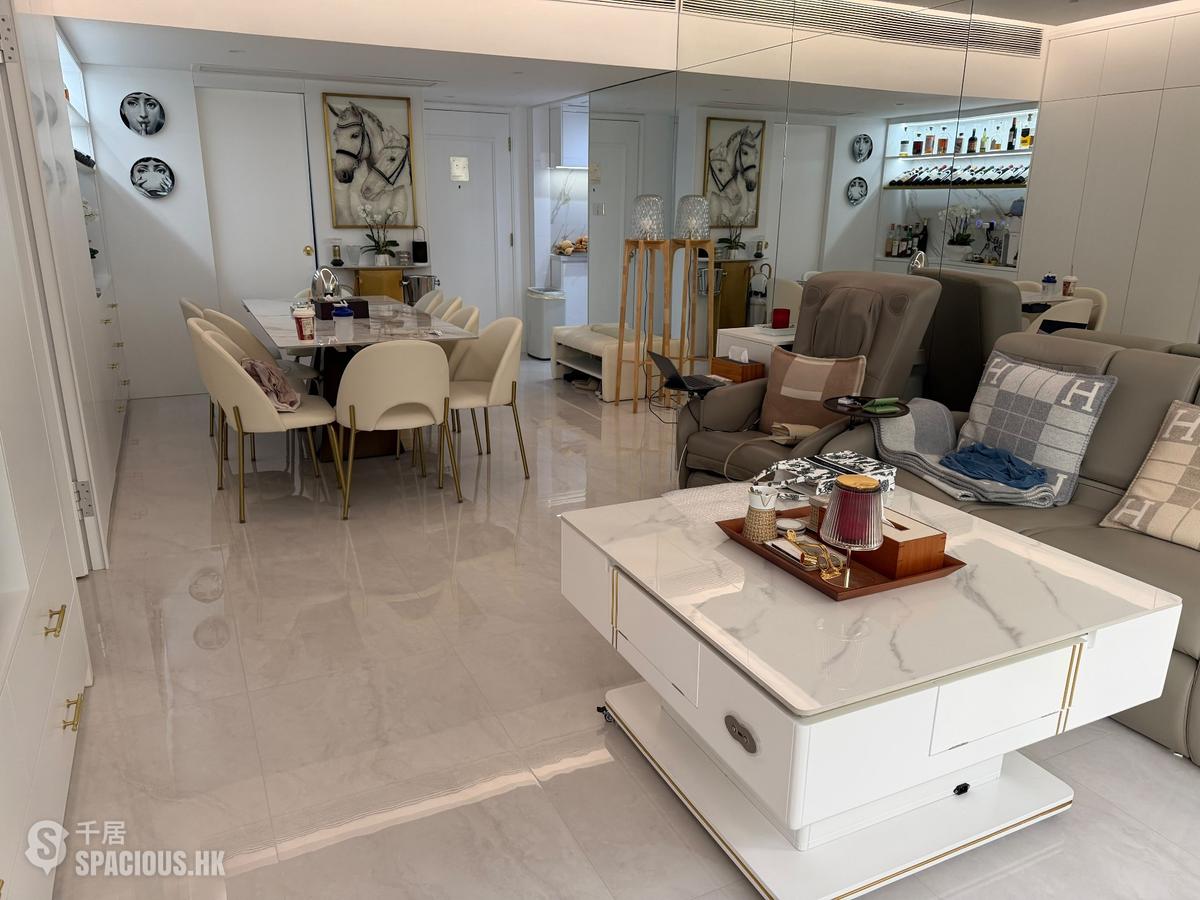 Wan Chai - Convention Plaza Apartments 01