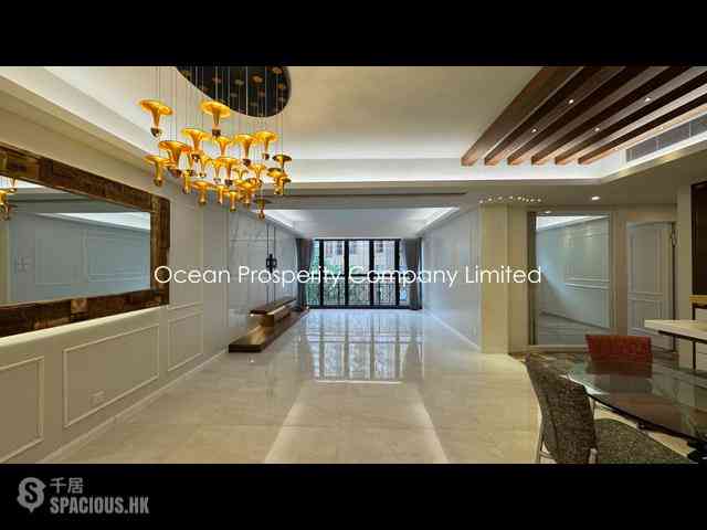 Mid Levels Central - Clovelly Court 01