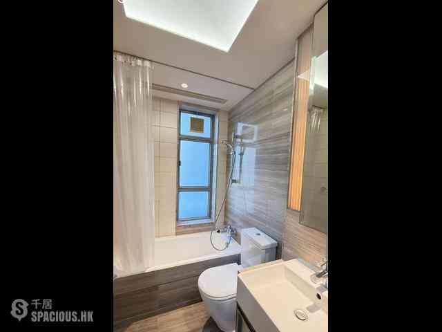 Sai Ying Pun - Island Crest 04