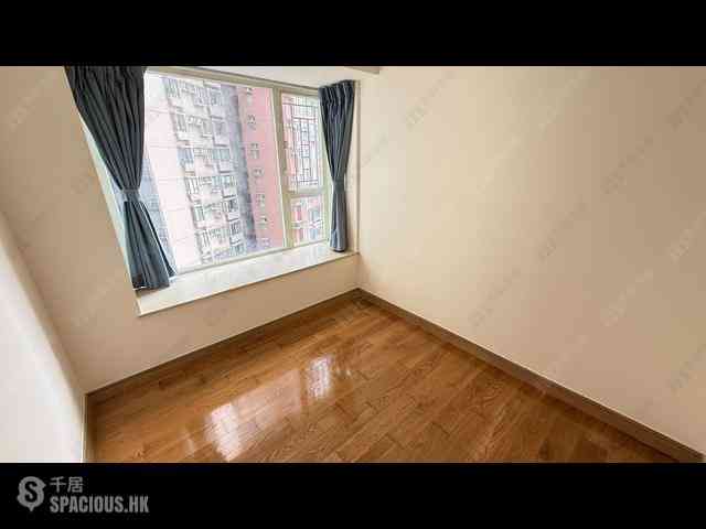 Soho - Centrestage 03