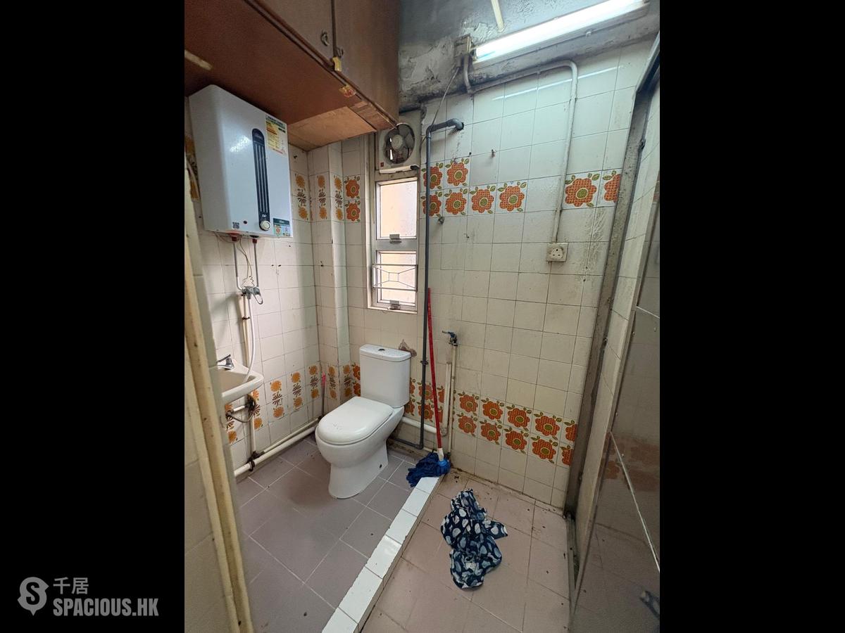 Wan Chai - 190, Queen's Road East 01