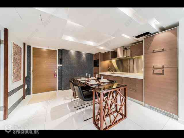 Wan Chai - Convention Plaza Apartments 08