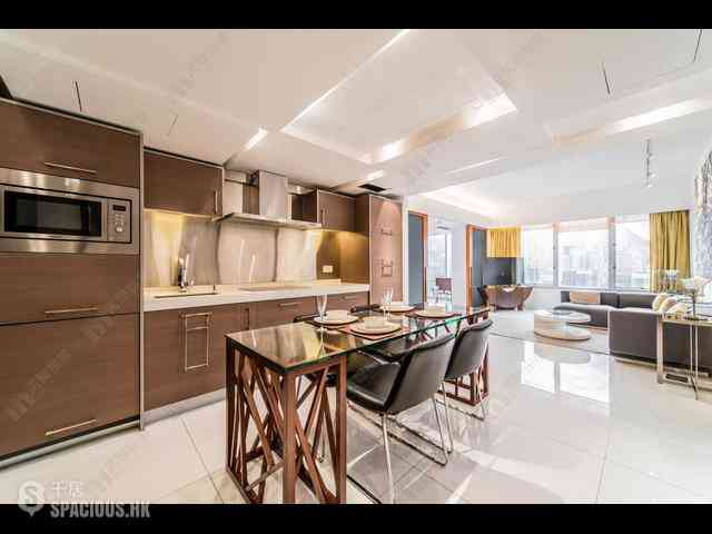 Wan Chai - Convention Plaza Apartments 09