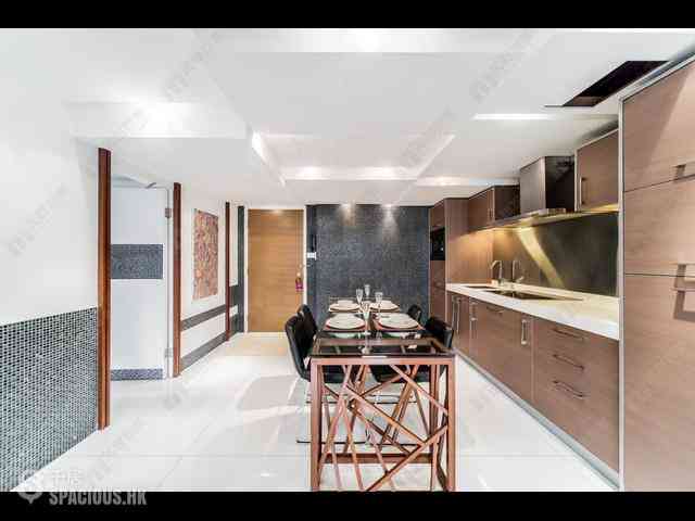 Wan Chai - Convention Plaza Apartments 07