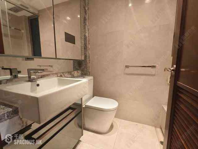 Wan Chai - The Avenue Phase 1 Block 5 06
