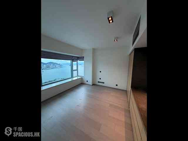 West Kowloon - The Harbourside Block 3 02