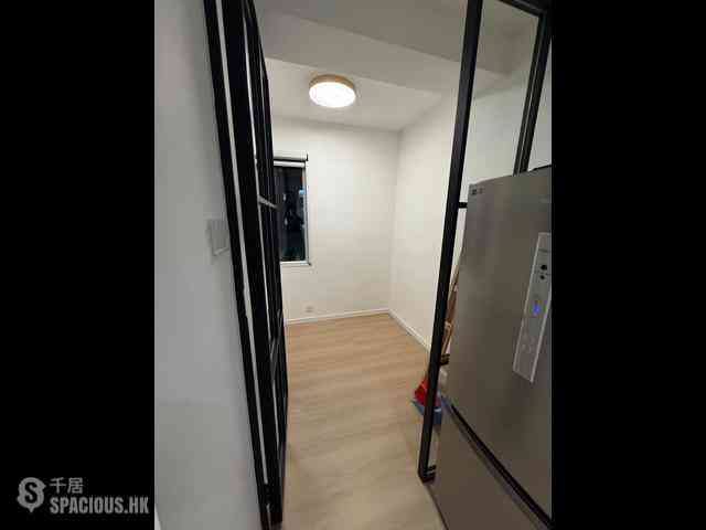 Soho - Ying Pont Building 04