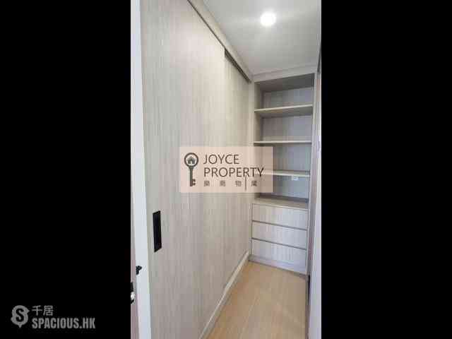 Mid Levels Central - 62B, Robinson Road 04
