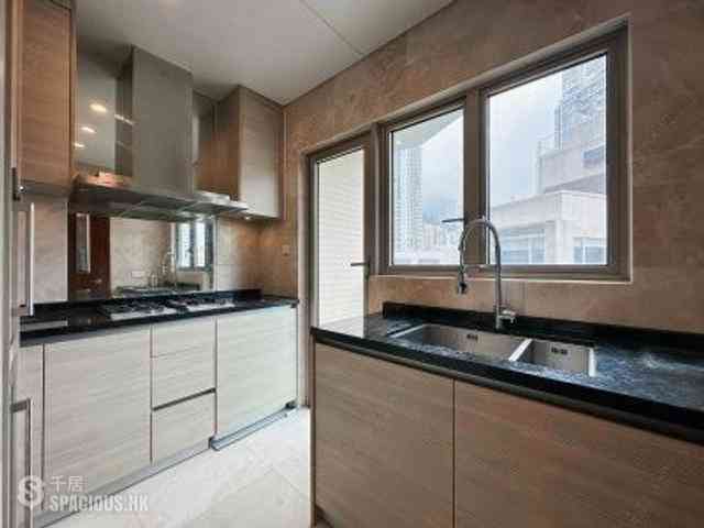 Wan Chai - The Avenue Phase 2 08