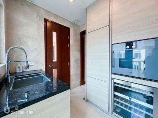 Wan Chai - The Avenue Phase 2 09