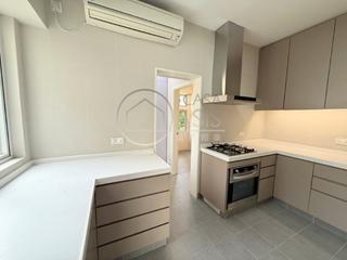 Chung Hom Kok - Villa Piubello 12