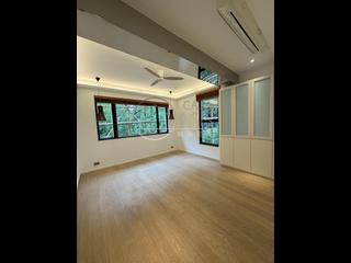 Mid Levels West - Peace Court 02