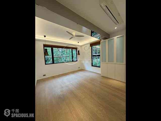 Mid Levels West - Peace Court 02