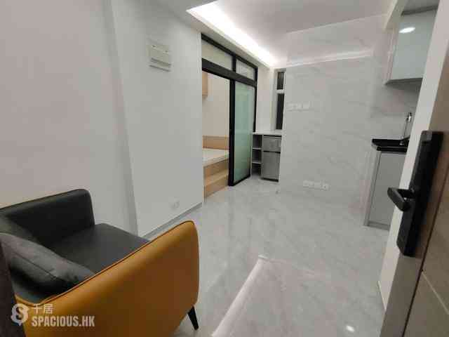 Shek Tong Tsui - Des Voeux Road West Building 01