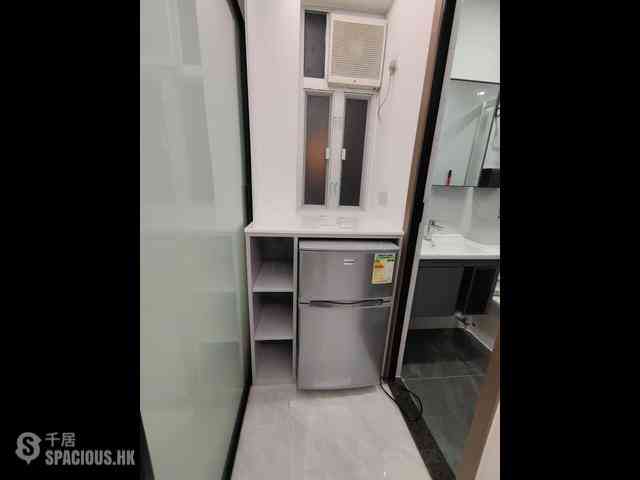 Shek Tong Tsui - Des Voeux Road West Building 04