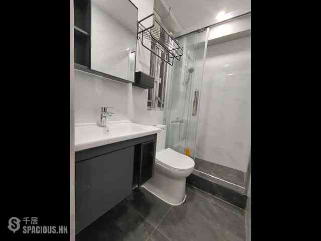 Shek Tong Tsui - Des Voeux Road West Building 06