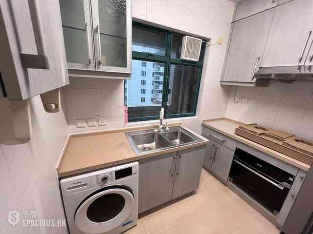 Mid Levels Central - Hillsborough Court Block 1 06