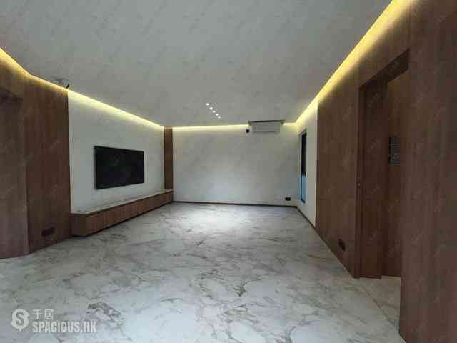 Soho - Albron Court 01