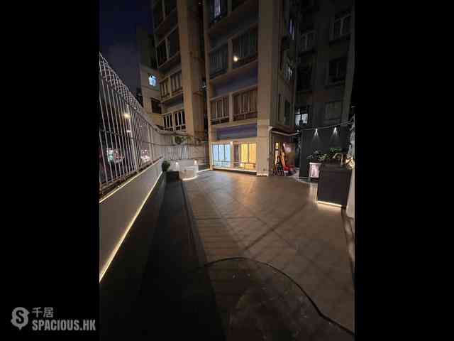 Sham Shui Po - Tung Tak Building 12