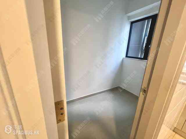 Mid Levels Central - 62B, Robinson Road 08