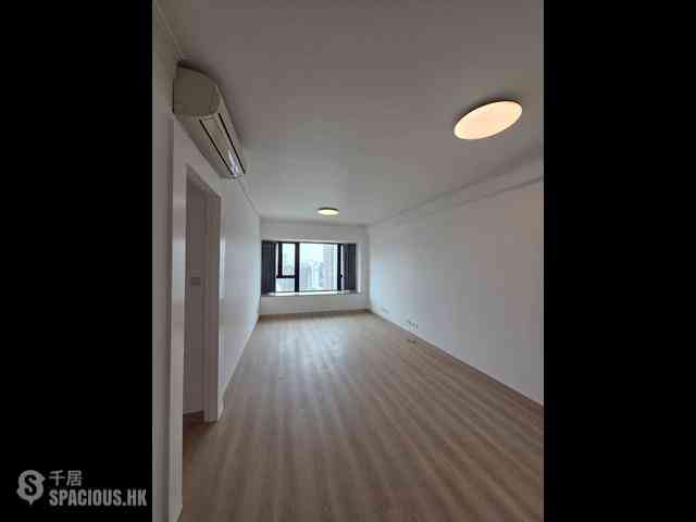 West Kowloon - The Arch Star Tower (Block 2) 01