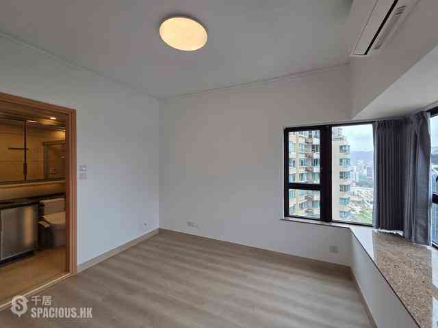 West Kowloon - The Arch Star Tower (Block 2) 06