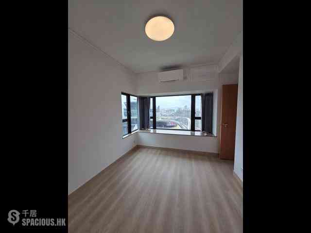 West Kowloon - The Arch Star Tower (Block 2) 07
