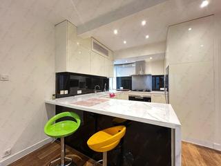 Mid Levels West - Peace Court 20