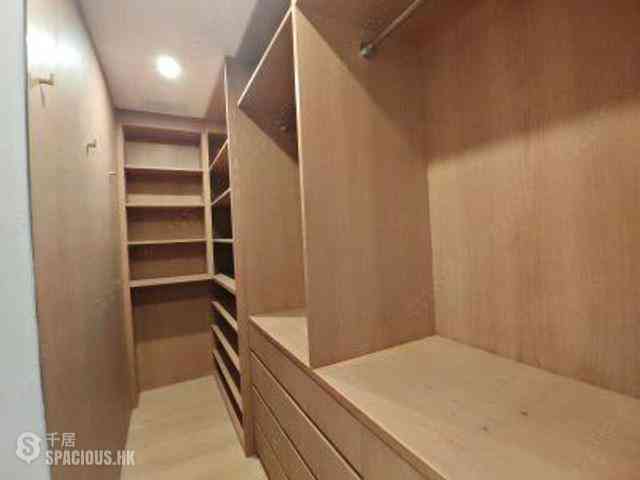 Mid Levels East - Bowen Place 05