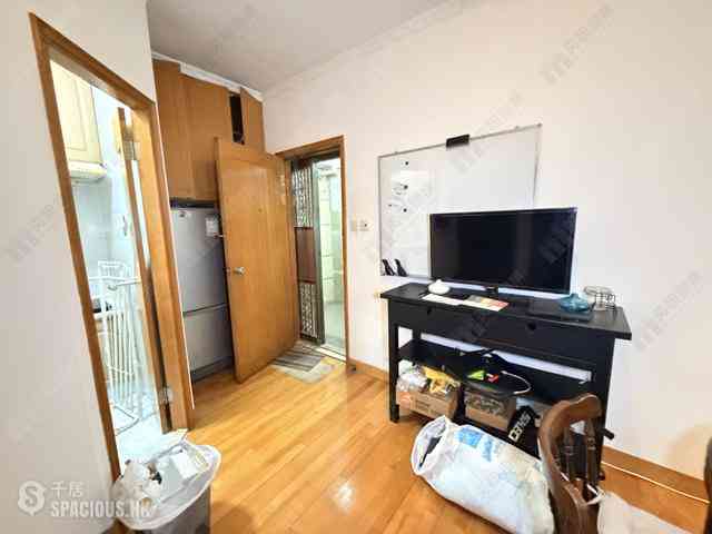 Causeway Bay - Lai Yuen Apartments 07