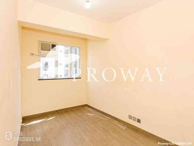 Mid Levels West - Bonanza Court 06