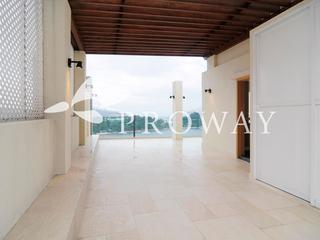 Chung Hom Kok - Pinewaver Villas 03