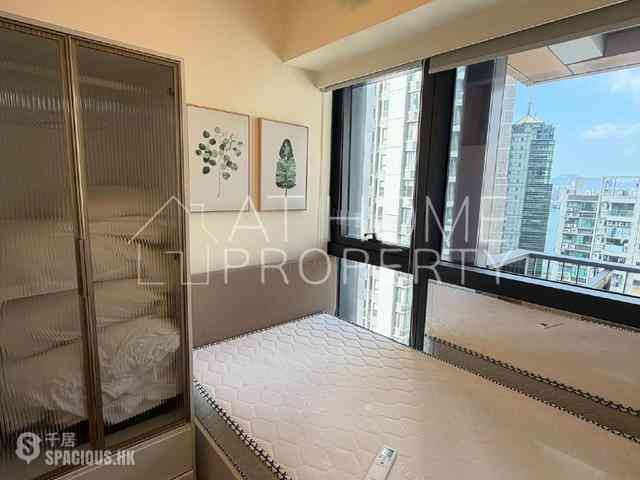 Sai Ying Pun - The Queens 03