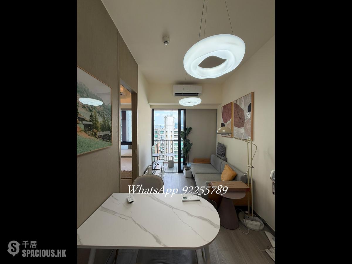 Sai Ying Pun - The Queens 01