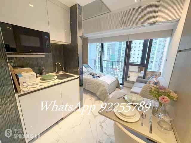 Sai Ying Pun - The Queens 01