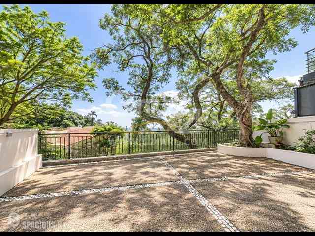 The Peak - Strawberry Hill 03