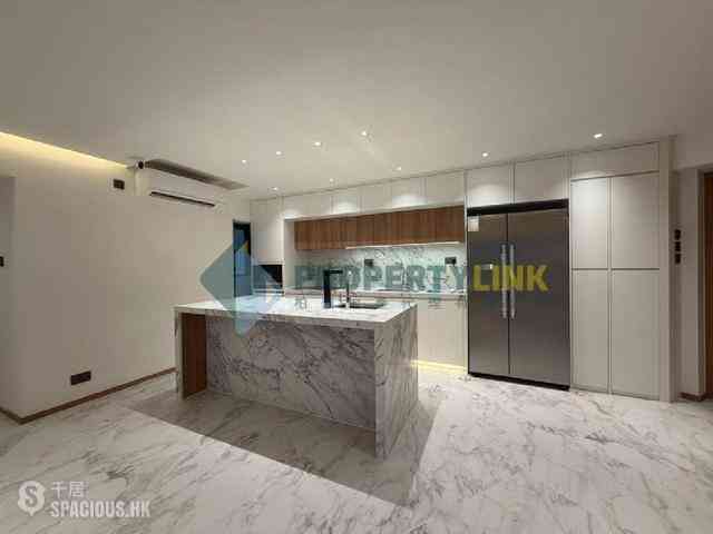 Soho - Albron Court 01