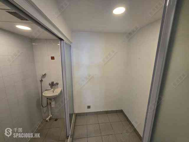 West Kowloon - The Arch Moon Tower (Block 2A) 11