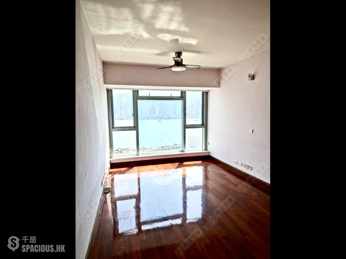 West Kowloon - The Harbourside Block 1 01