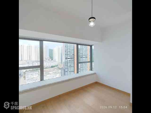 Yau Tong - Peninsula East 24