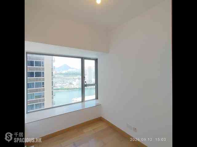 Yau Tong - Peninsula East 22