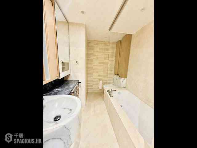 Mid Levels Central - Gramercy 06