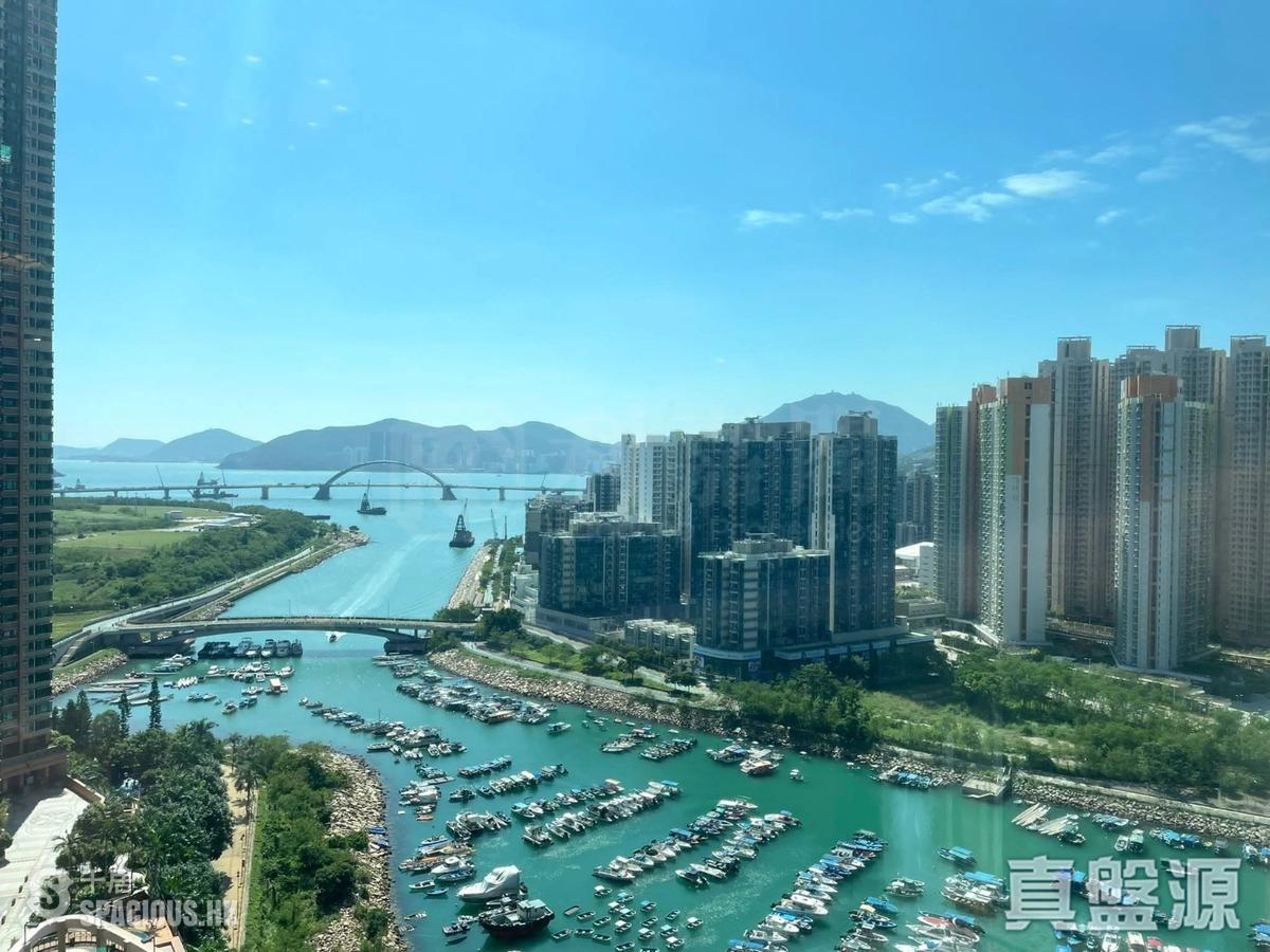 Clear Water Bay - Oscar By The Sea 01