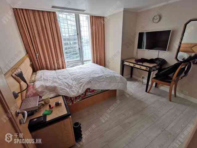 Wan Chai - Convention Plaza Apartments 03