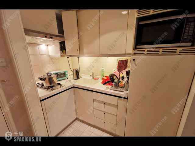 Wan Chai - Convention Plaza Apartments 06