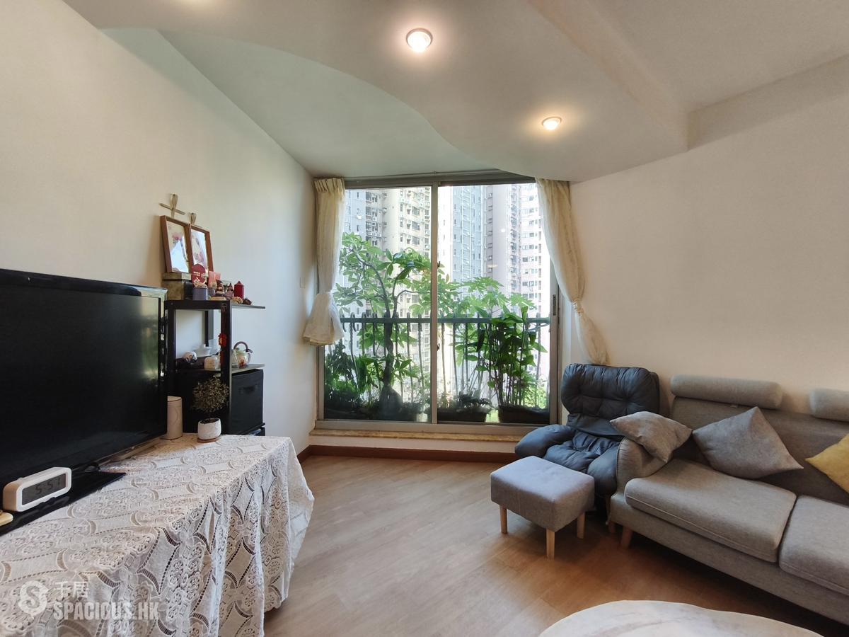 Mid Levels West - Skyview Cliff 01