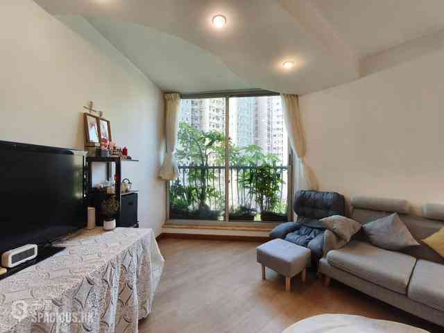 Mid Levels West - Skyview Cliff 01