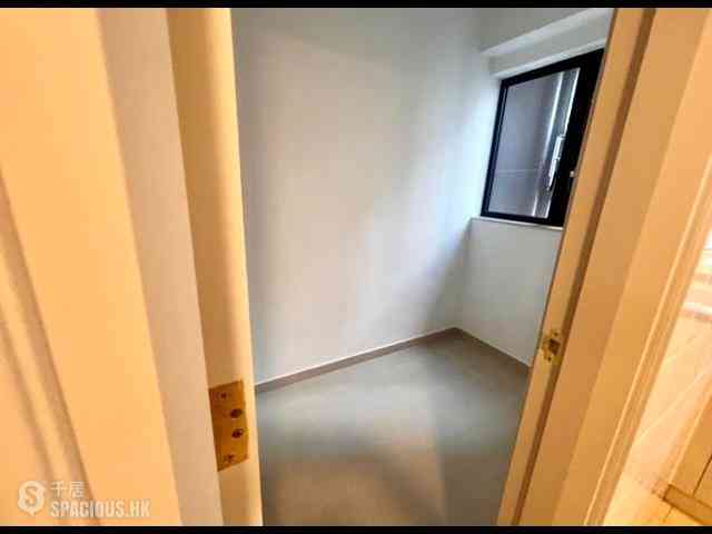 Mid Levels Central - 62B, Robinson Road 08