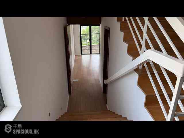 The Peak - Strawberry Hill 06